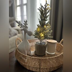 Minimalist Centerpiece